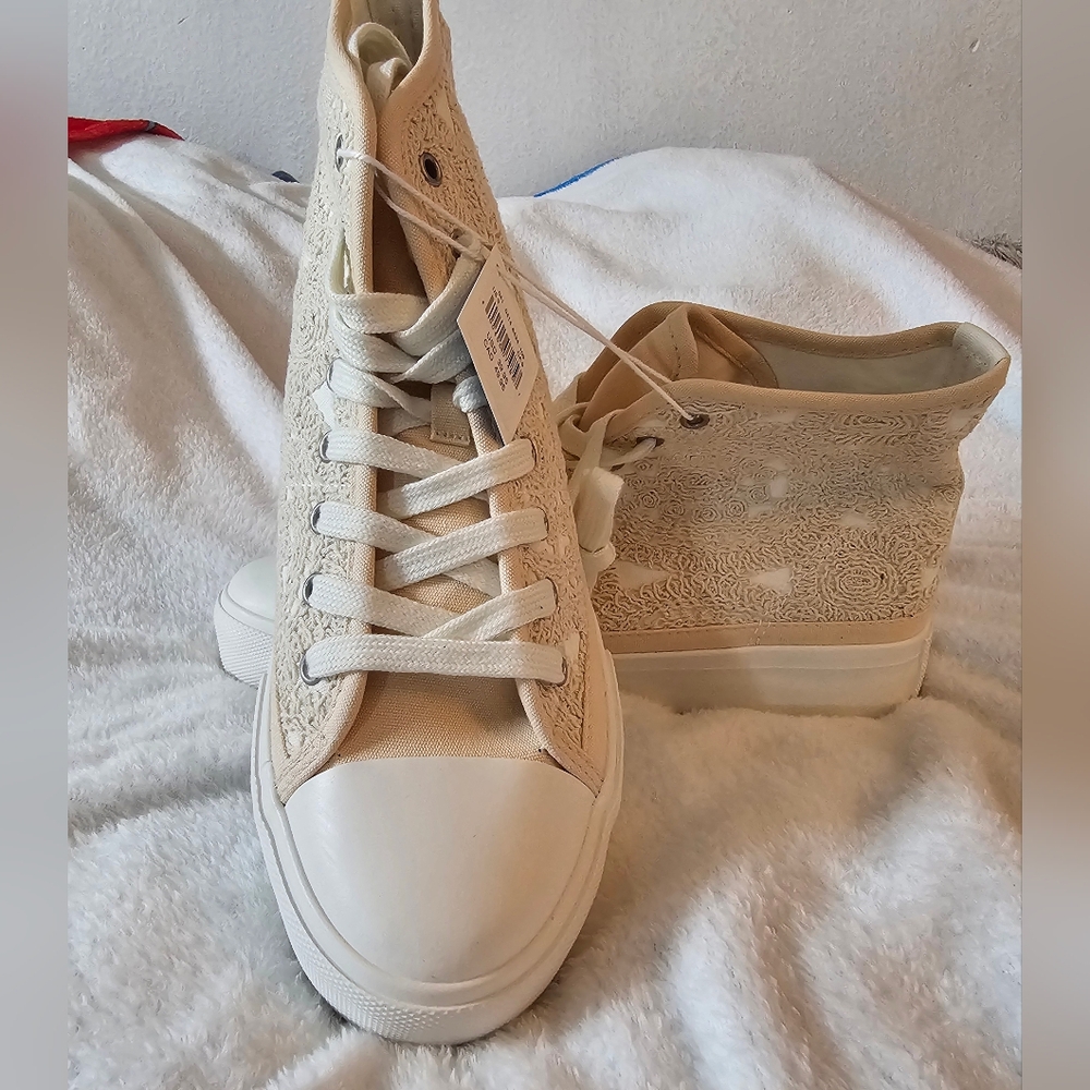 American Eagle Crochet platform sneakers